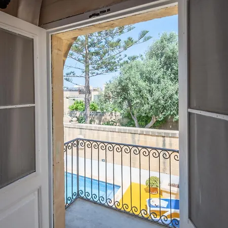 Dar Ta' Mansi With Private Pool Għarb