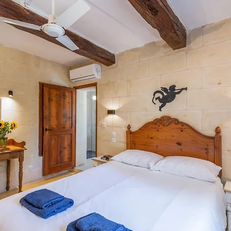 Dar Ta' Mansi With Private Pool בית נופש Għarb