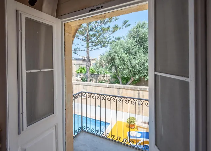 Dar Ta' Mansi With Private Pool Għarb